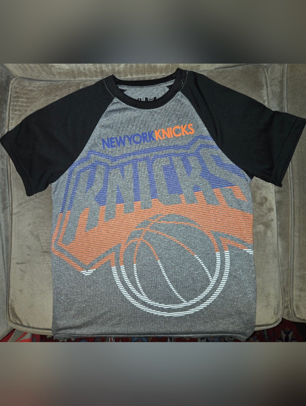 NY KNICKS Authentic NBA Basketball Active Shirt Top Sz M 10-12